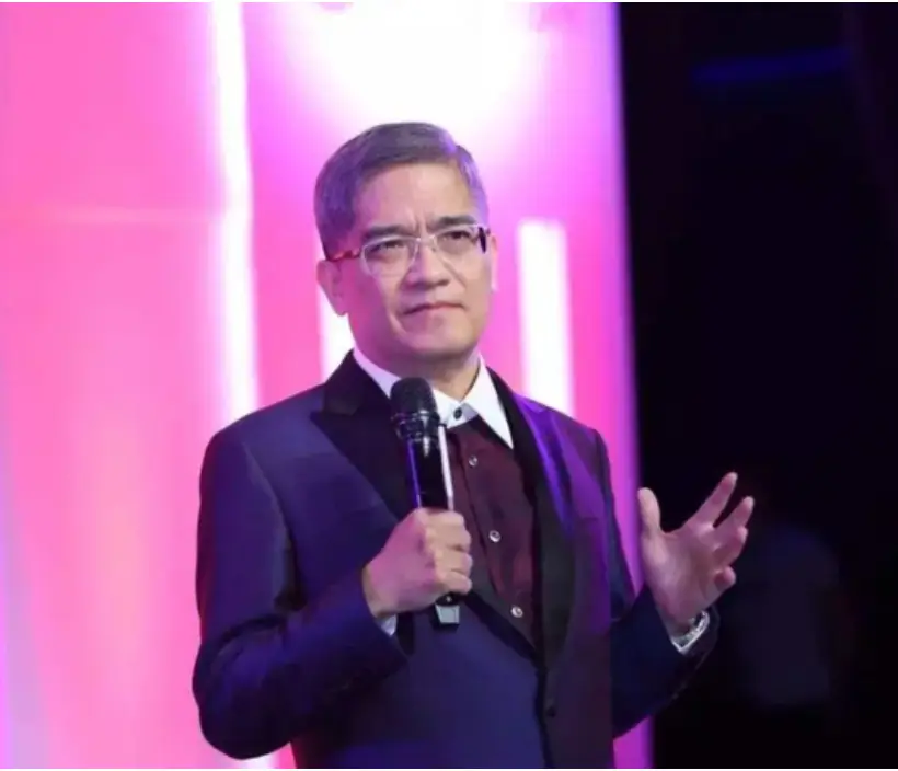 郎咸平：曾是上海女白领的偶像，联合妻子和空姐对簿公堂拿回房产