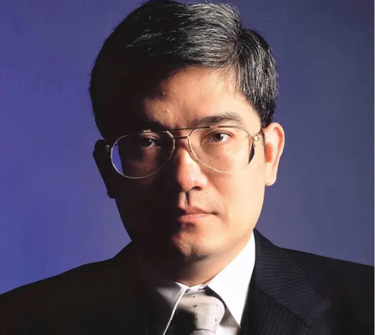 郎咸平：曾是上海女白领的偶像，联合妻子和空姐对簿公堂拿回房产