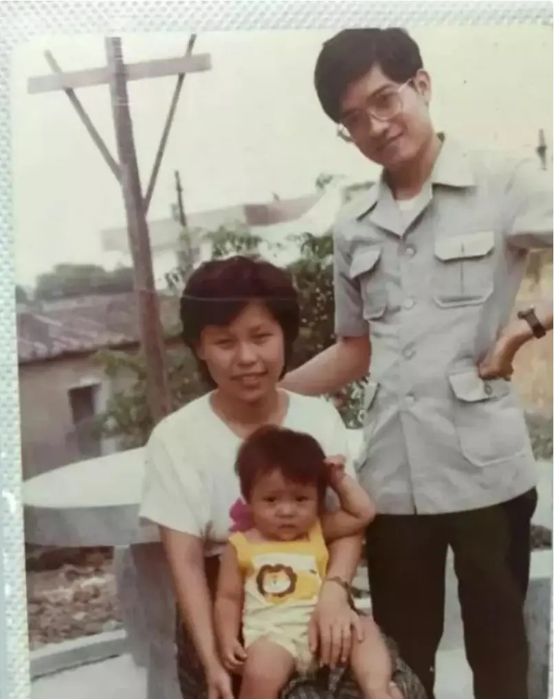 郎咸平：曾是上海女白领的偶像，联合妻子和空姐对簿公堂拿回房产