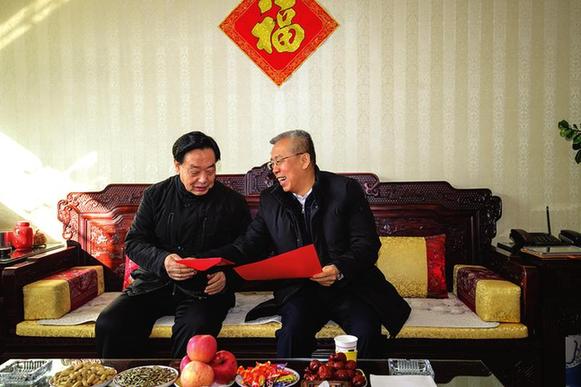 李正印等领导同志看望老同志