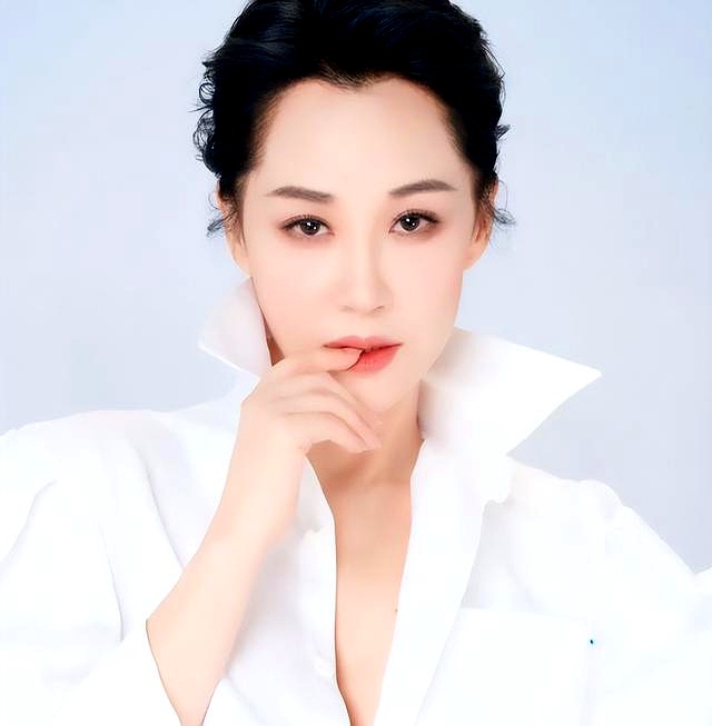 被称女人中极品的许晴，为何56岁还单身？