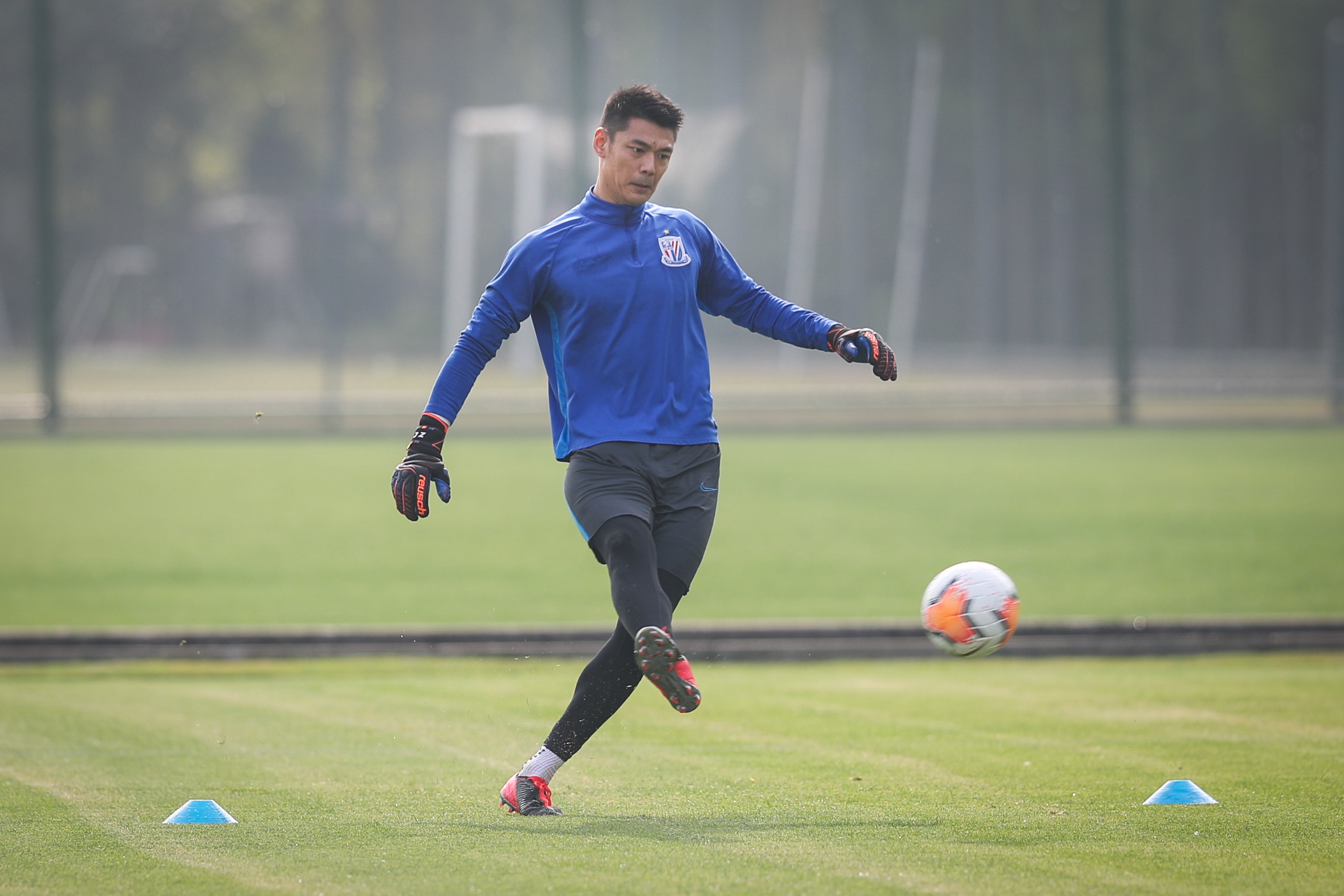 曾诚自带大哥范，面对恒大不会手软；冯潇霆自带喜感，要为申花拿冠军