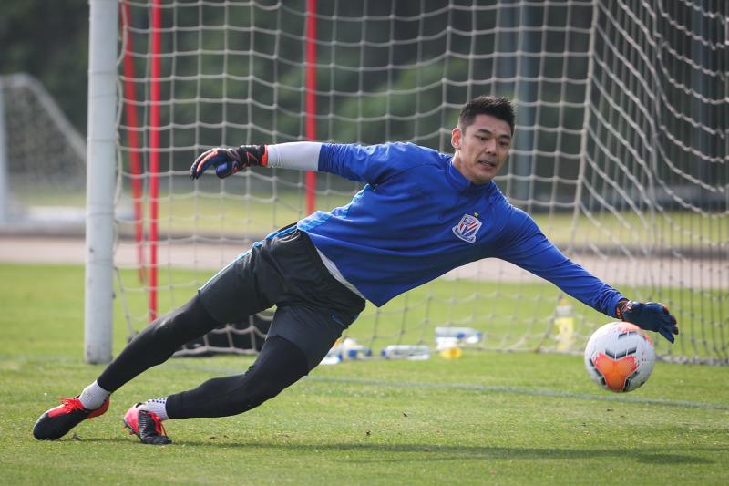 曾诚自带大哥范，面对恒大不会手软；冯潇霆自带喜感，要为申花拿冠军