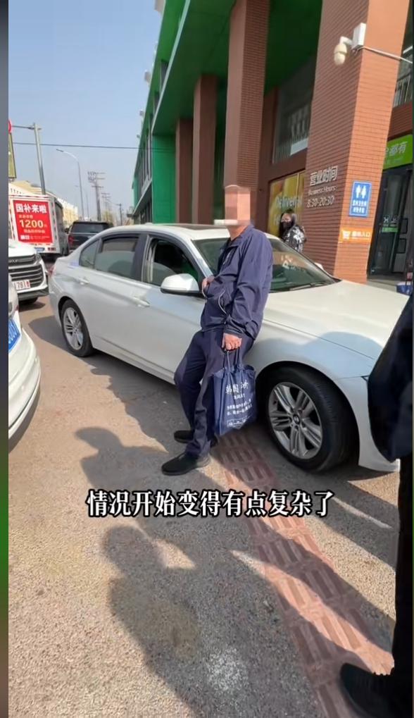 宝马司机外地被碰瓷后续：老头叫多人围堵，车主发声，知情人爆料