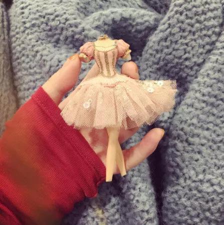 崔雪莉自杀前的照片曝光，腿上满是伤痕！