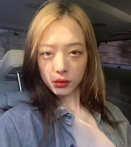 崔雪莉自杀前的照片曝光，腿上满是伤痕！