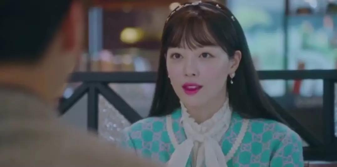 崔雪莉自杀前的照片曝光，腿上满是伤痕！