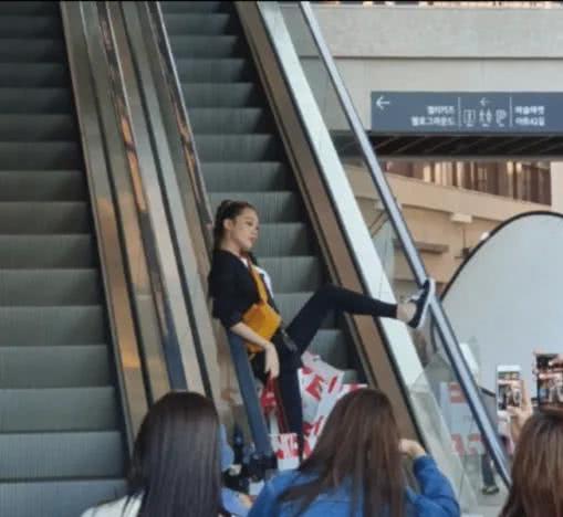 崔雪莉自杀前的照片曝光，腿上满是伤痕！