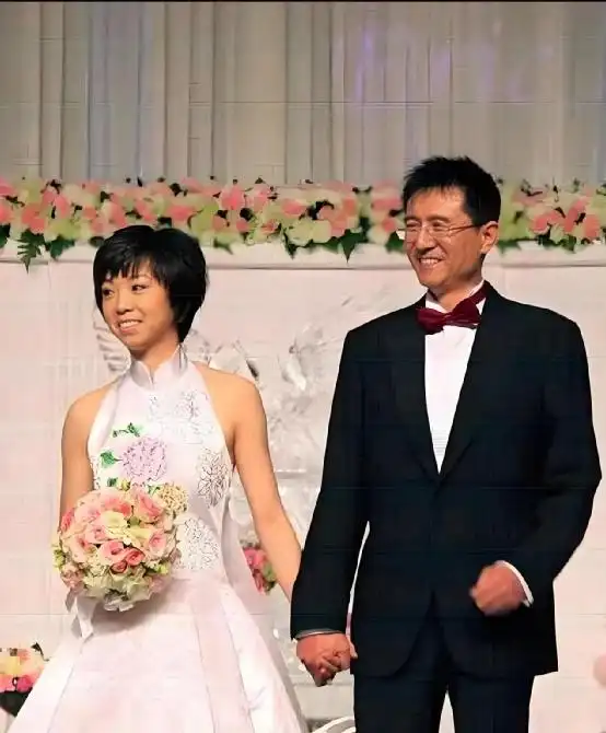 张怡宁之前,徐威与袁立在一起12年还有儿子,为何转身就娶大魔王