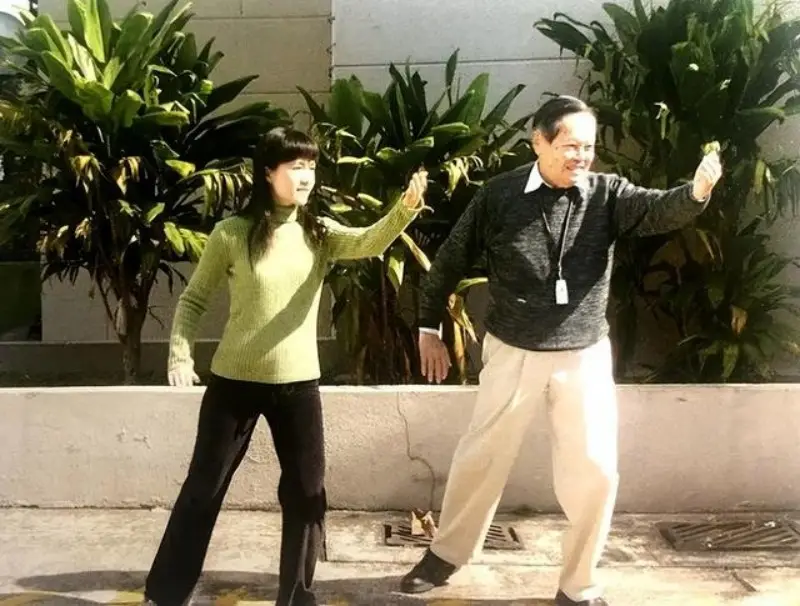 翁帆和杨振宁结婚18年了，杨振宁100岁精神矍铄，她变化很大