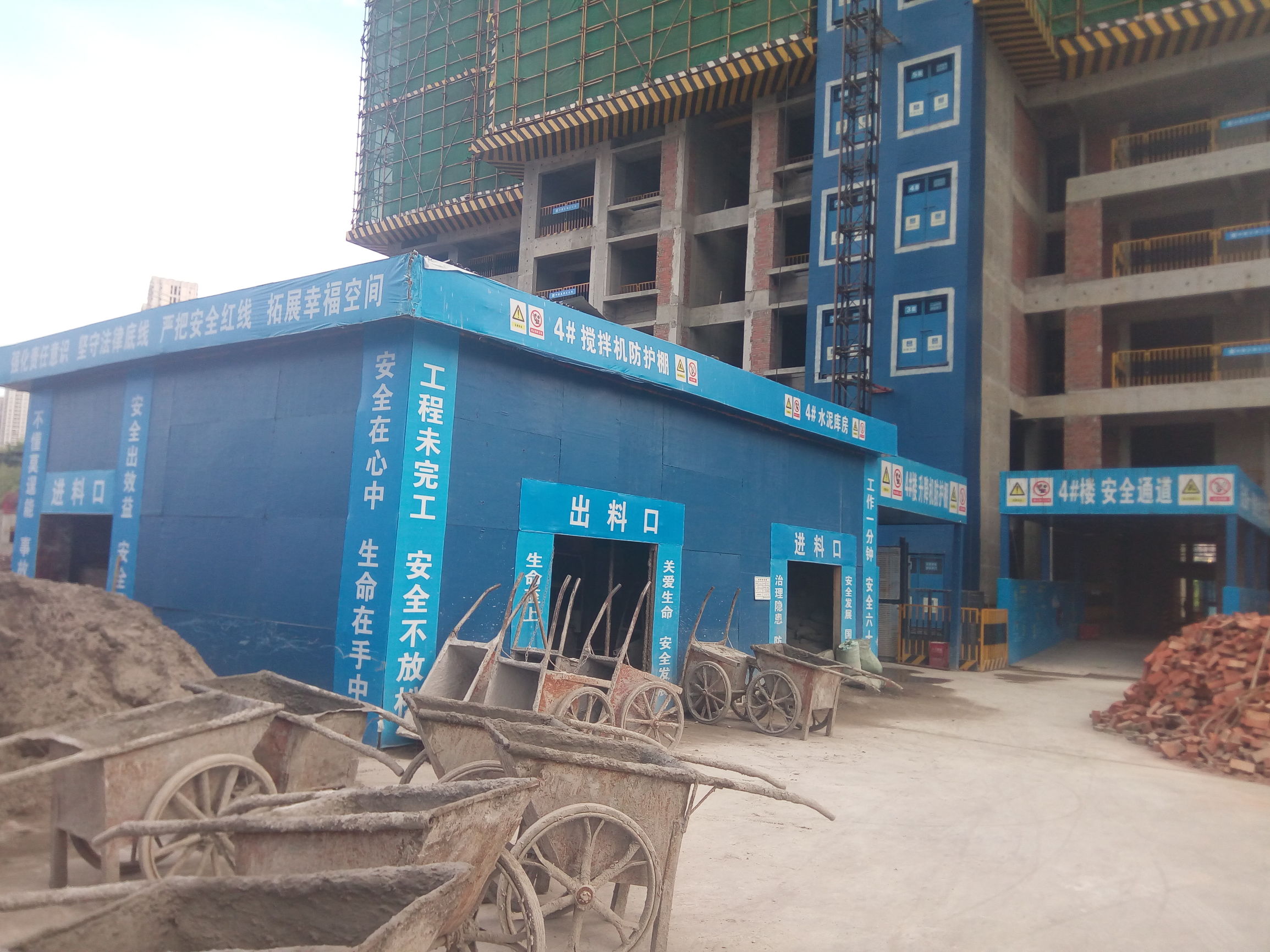 +4.05%与-12.7亿巅峰碰撞：中国建筑明天是反弹拉升还是深度调整