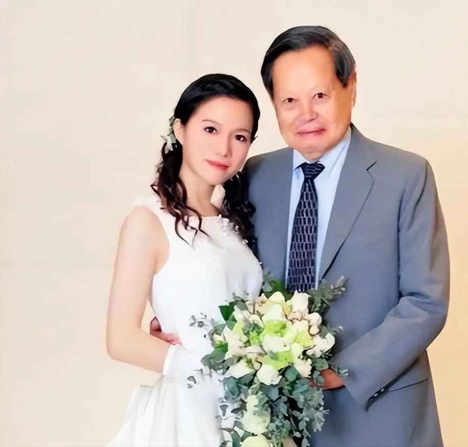 杨振宁先生去世，翁帆首次发声，49岁无儿无女，何去何从早有答案