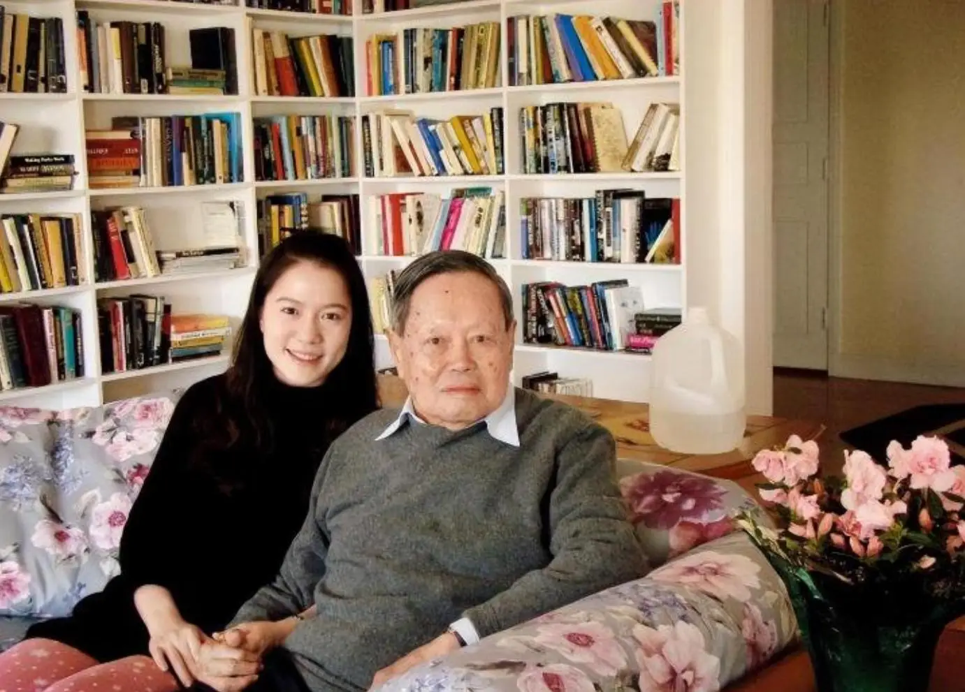 杨振宁先生去世，翁帆首次发声，49岁无儿无女，何去何从早有答案