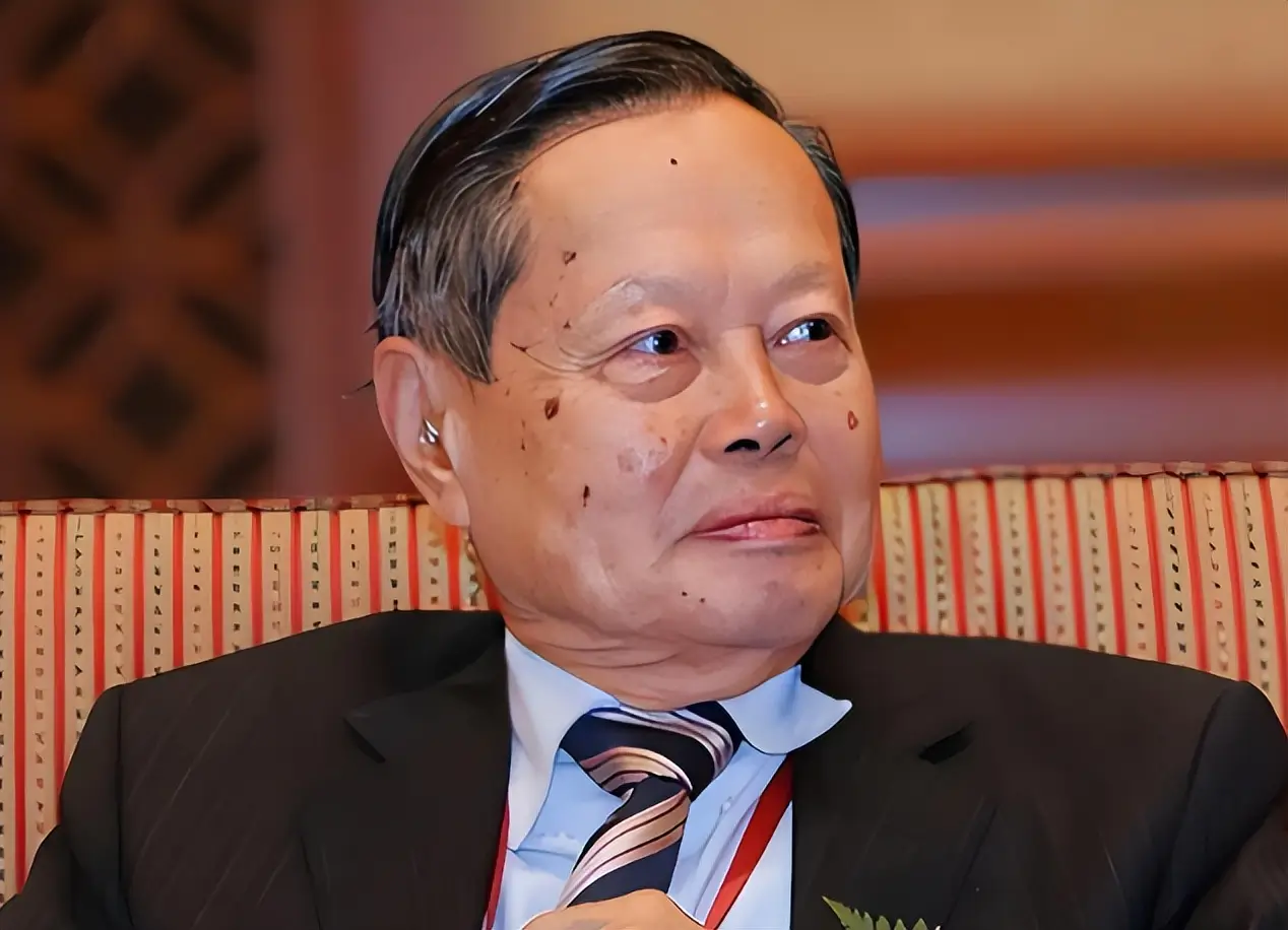 杨振宁先生去世，翁帆首次发声，49岁无儿无女，何去何从早有答案