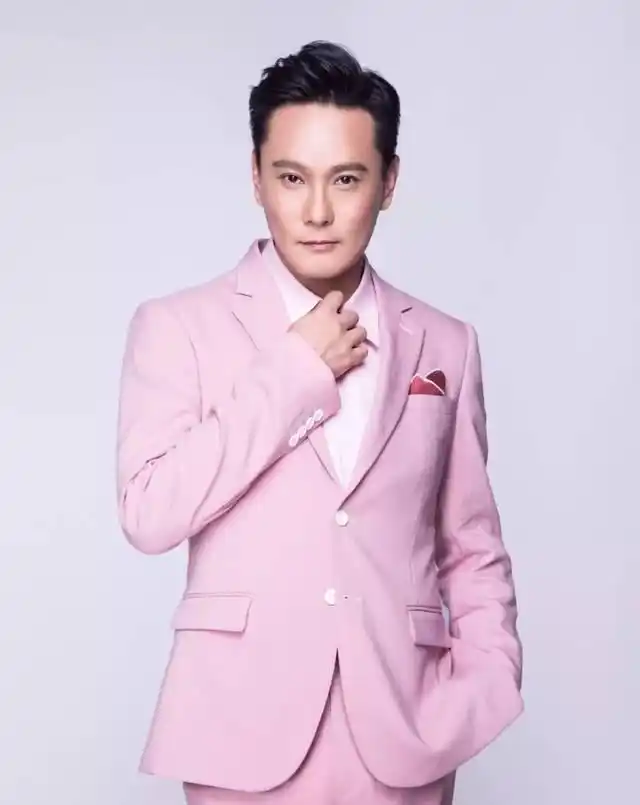 “情痴”张信哲：55岁仍未婚，他的破碎爱情就像一首带泪的情歌
