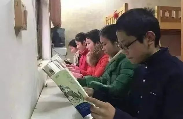 中国首例五胞胎长大了,父亲却过劳去世,现状令人唏嘘…