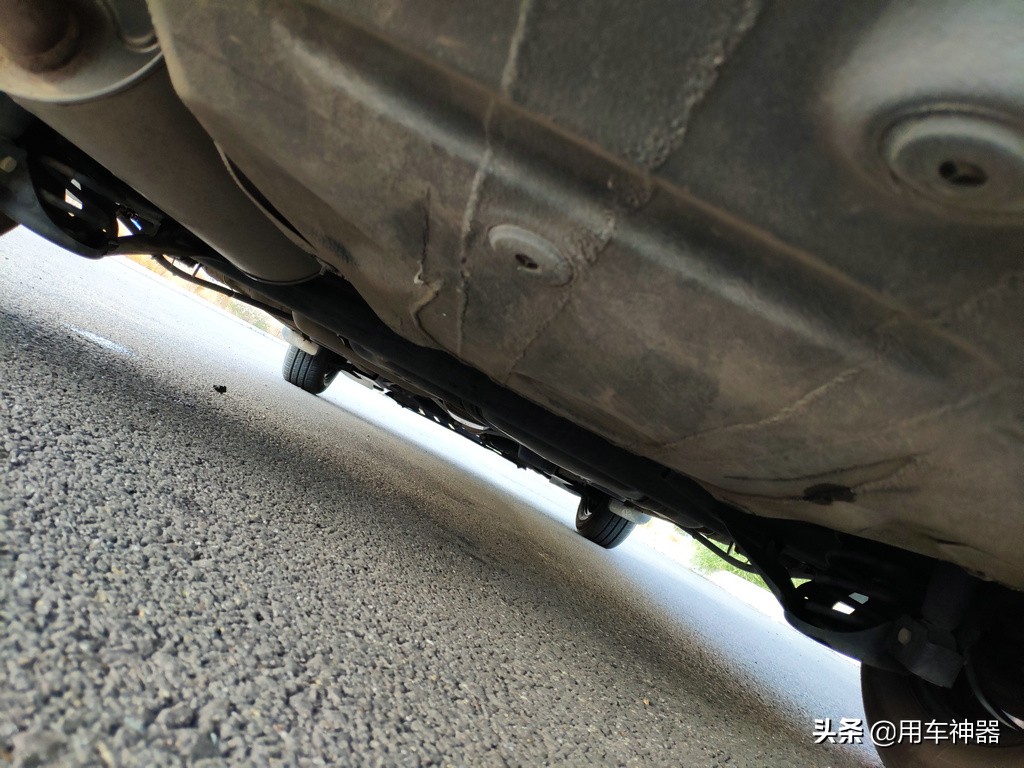 到底要不要喷底盘装甲？维修技师：除了防锈还有这些功能
