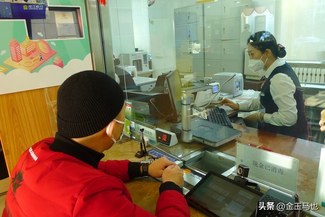 拉存款大战：银行员工的营销智慧与艰辛