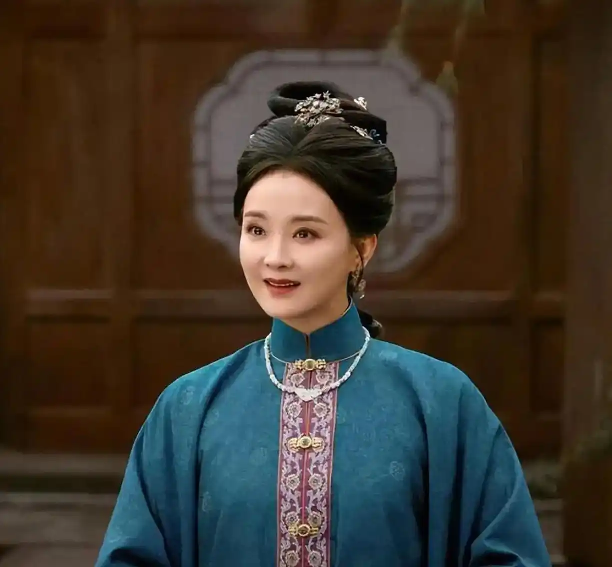51岁王艳终于熬出头！婆婆去世、丈夫失联，23年忍辱终爆发