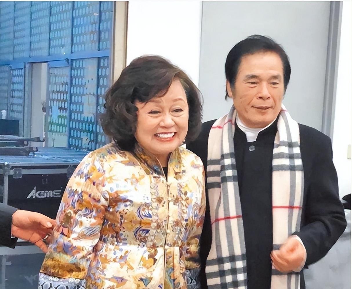 老戏骨雷洪：6个老婆同住一屋，每人每月7万零花钱，71岁娶第七房