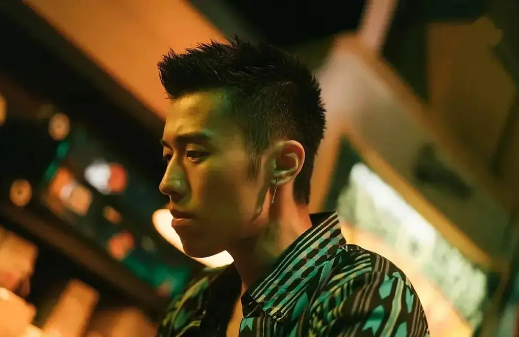 《人生若如初见》这小伙子什么来历？和李现演兄弟，前女友是热依扎