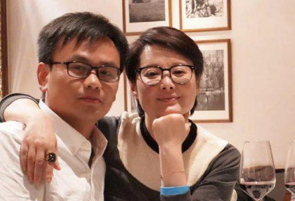 任性辜负相恋12年男友后，2次闪婚闪离的袁立，今又爆新情况