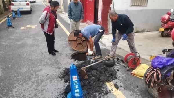 信阳市羊山新区：疏通堵塞管道 “贴心”服务暖民心