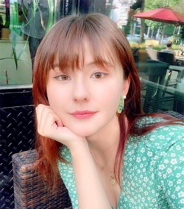 热依扎晒女儿近照，小家伙胖乎乎超可爱！她未提及孩子的亲生父亲