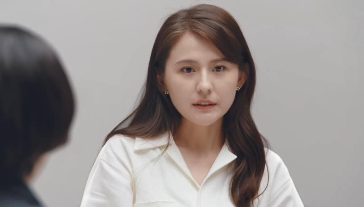 热依扎晒女儿近照，小家伙胖乎乎超可爱！她未提及孩子的亲生父亲