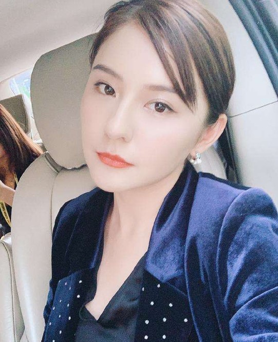 热依扎晒女儿近照，小家伙胖乎乎超可爱！她未提及孩子的亲生父亲