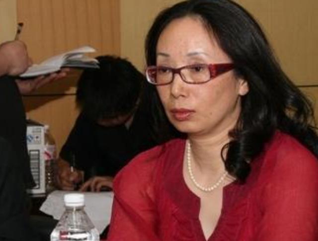 黑龙江女首富戴秀丽，95亿身价却遭离婚，丈夫称：厌倦了富裕生活