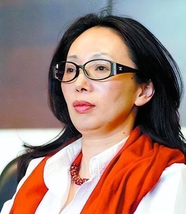 黑龙江女首富戴秀丽，身价95亿却惨被离婚，丈夫回应：厌倦太富裕