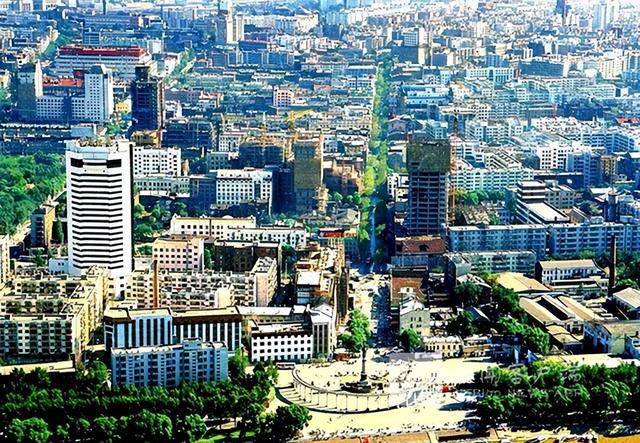 黑龙江女首富戴秀丽，身价95亿却惨被离婚，丈夫回应：厌倦太富裕