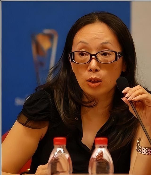 黑龙江女首富戴秀丽，身价95亿却惨被离婚，丈夫回应：厌倦太富裕