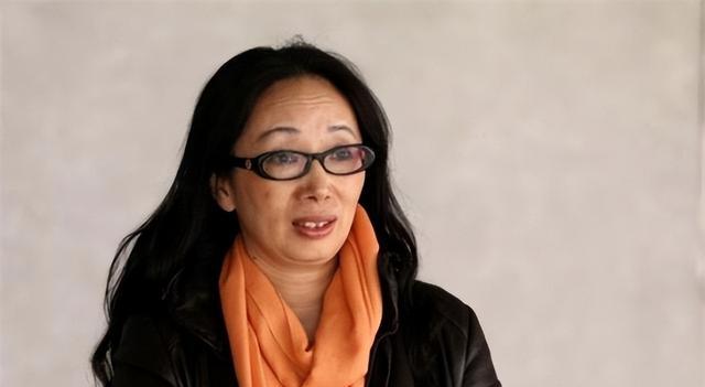 黑龙江女首富戴秀丽，身价95亿却惨被离婚，丈夫回应：厌倦太富裕