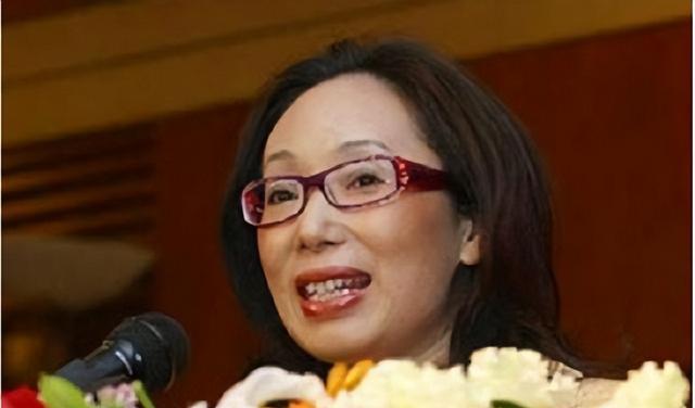 黑龙江女首富戴秀丽，身价95亿却惨被离婚，丈夫回应：厌倦太富裕