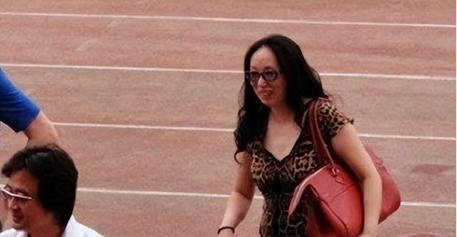 黑龙江女首富戴秀丽，身价95亿却惨被离婚，丈夫回应：厌倦太富裕