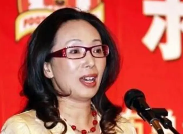 黑龙江女首富戴秀丽，95亿身价却被离婚，丈夫直言：厌倦太富裕