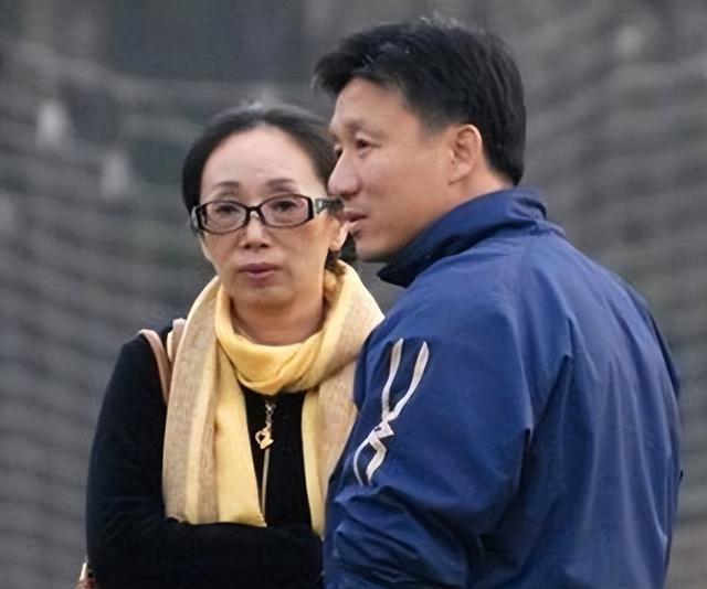 黑龙江女首富戴秀丽，95亿身价却被离婚，丈夫直言：厌倦太富裕