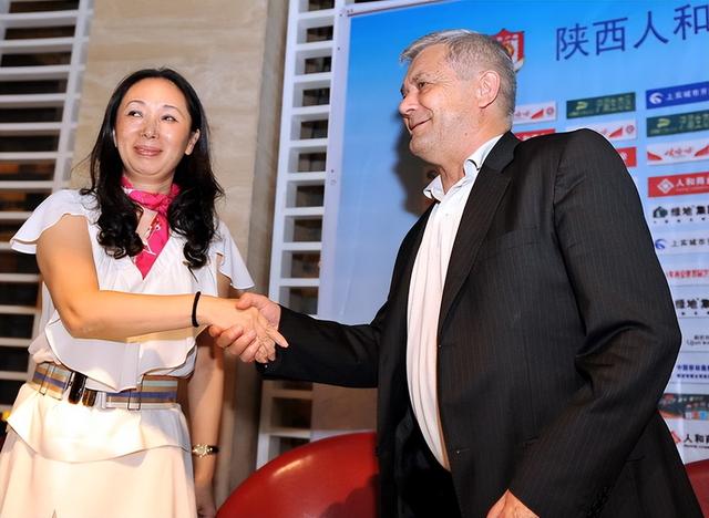 黑龙江女首富戴秀丽，95亿身价却被离婚，丈夫直言：厌倦太富裕