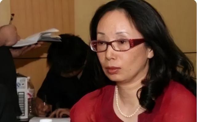 黑龙江女首富戴秀丽，95亿身价却被离婚，丈夫直言：厌倦太富裕