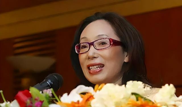 黑龙江女首富戴秀丽，95亿身价却被离婚，丈夫直言：厌倦太富裕