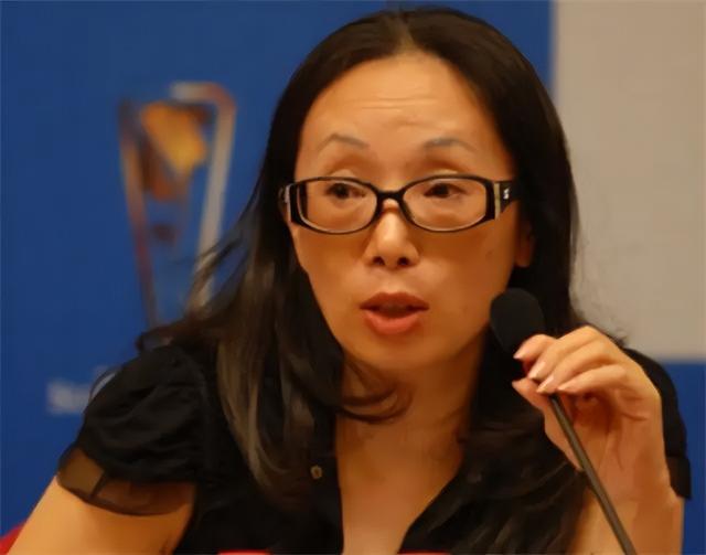 黑龙江女首富戴秀丽，95亿身价却被离婚，丈夫直言：厌倦太富裕