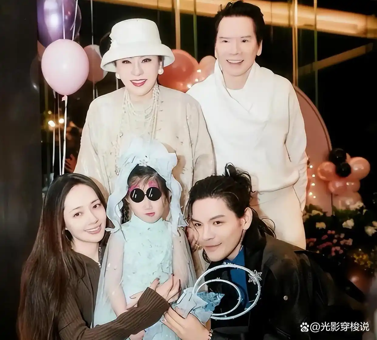 向华强大哥葬礼，大批反黑组警员布控，陈岚、向佐现身面露哀色