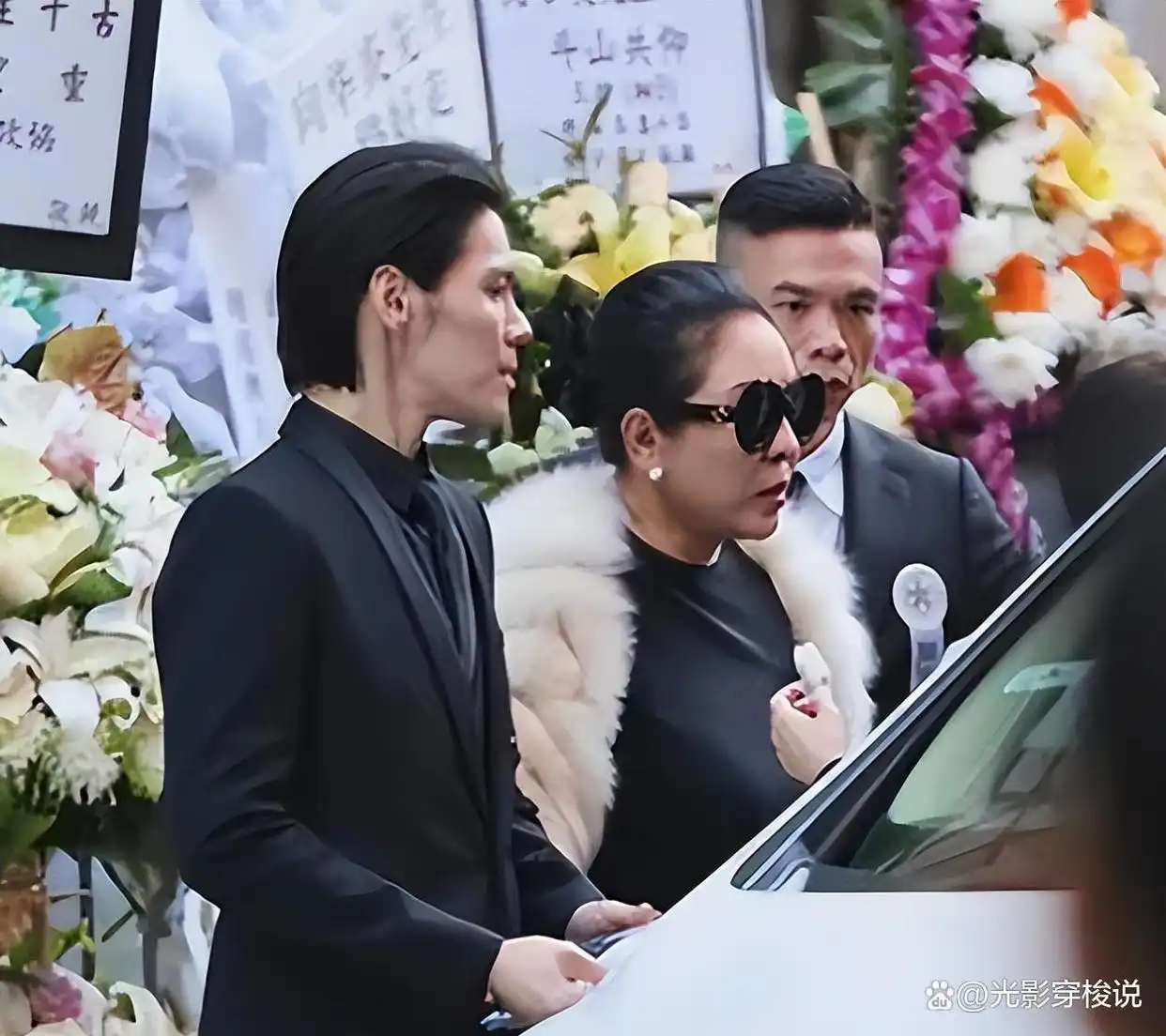 向华强大哥葬礼，大批反黑组警员布控，陈岚、向佐现身面露哀色
