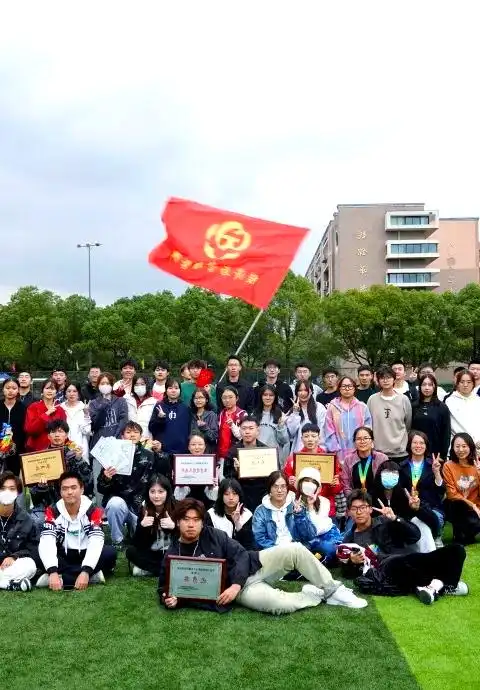青春的精彩瞬间：校运会背后的拼搏故事