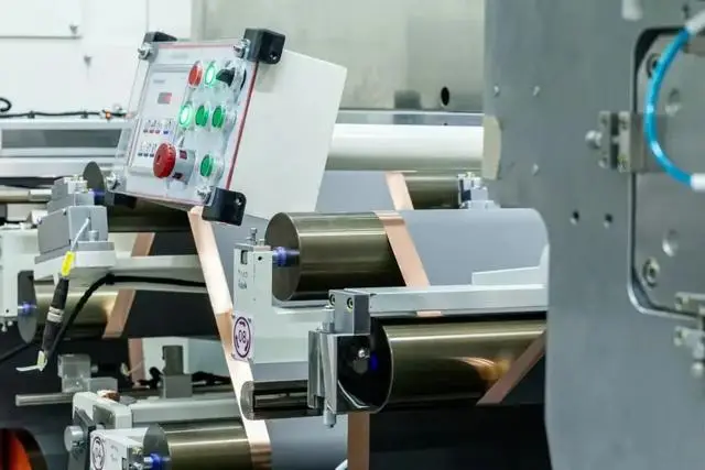 国家标准《电动汽车用固态电池第1部分：术语和分类》（以下简称《