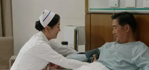 收手吧张国立！和小二十岁杨童舒演情侣、吻戏不断，太辣眼睛
