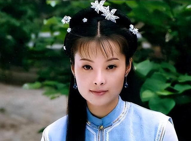 袁立：被徐威宠了12年，三婚两离后50岁无子女，她到底图什么？