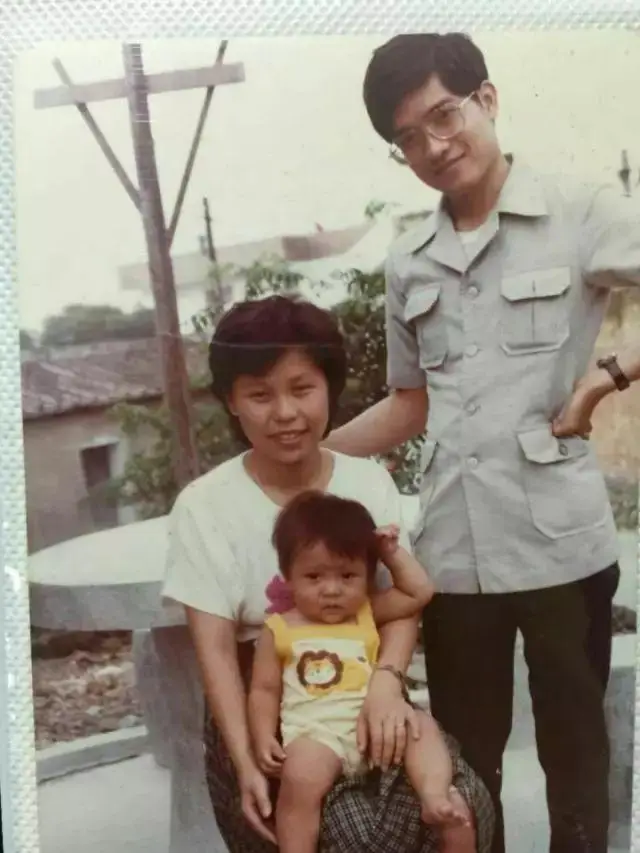 69岁郎咸平晚年太惨了！被娇妻嫌老，还经常挨揍，靠5岁女儿撑腰